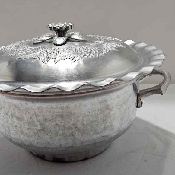 Vintage Everlast Forged Aluminum Bowl With Ribbed Lid - Picture 1 of 6